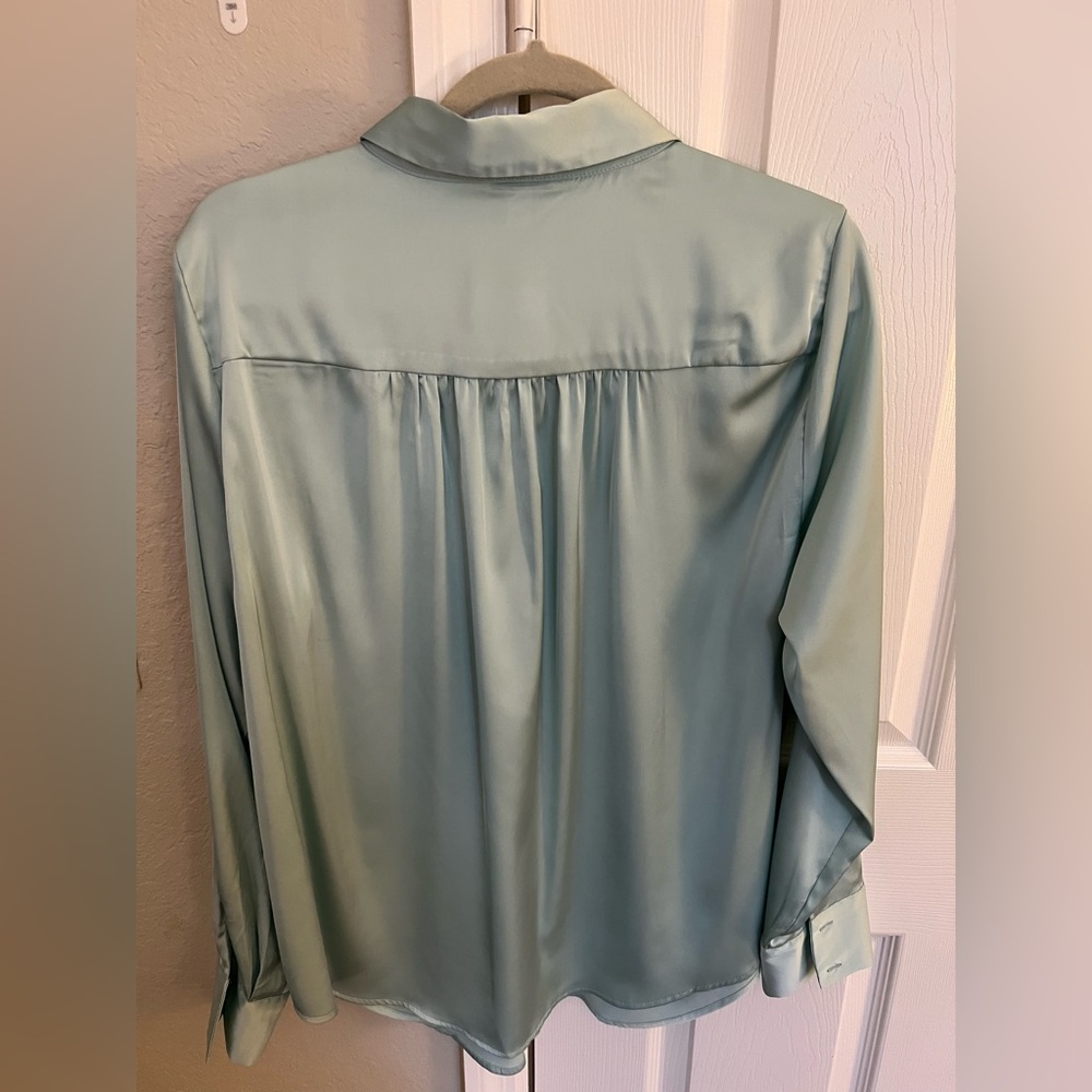 Torrid Madison Satin ButtonUp Long Sleeve Light Green Satin Blouse Size 0/12 Lrg - Picture 4 of 4
